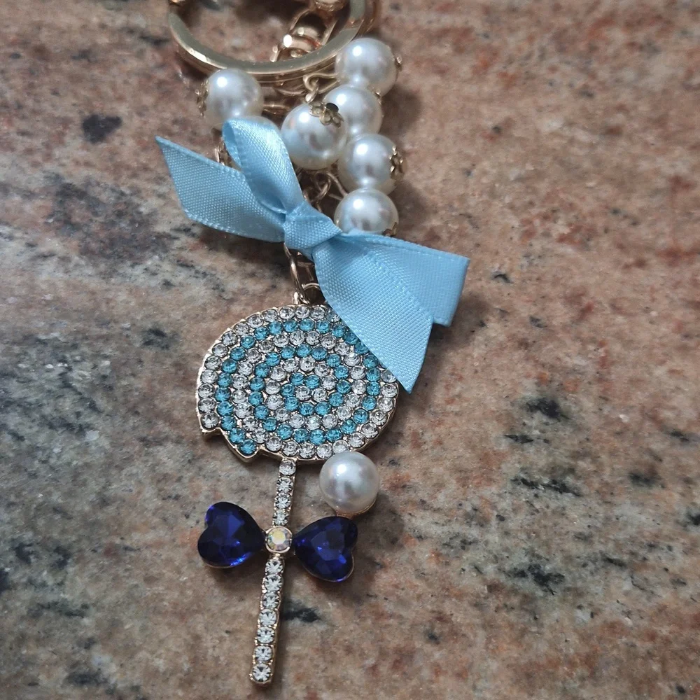 Lollipop Keychain with Pearls - Picture 6 of 6